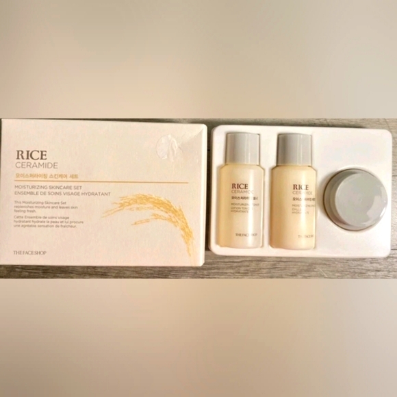 Rice Ceramide Moisturizing Skincare Set - Picture 3 of 9